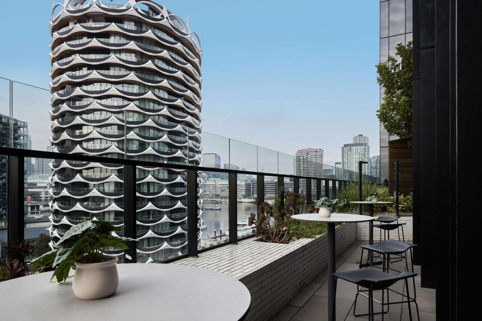 Vibe Hotel Melbourne Docklands Exterior foto