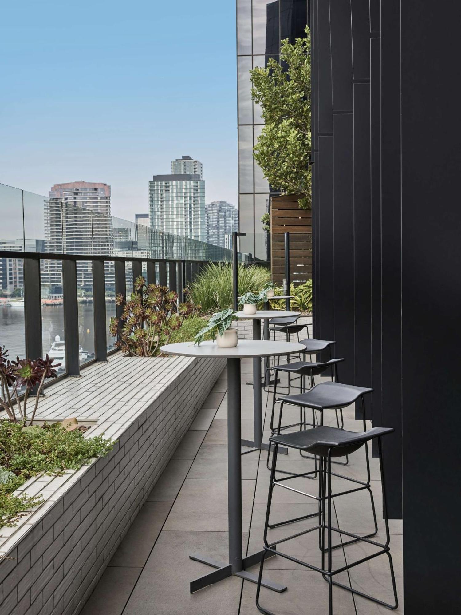 Vibe Hotel Melbourne Docklands Exterior foto