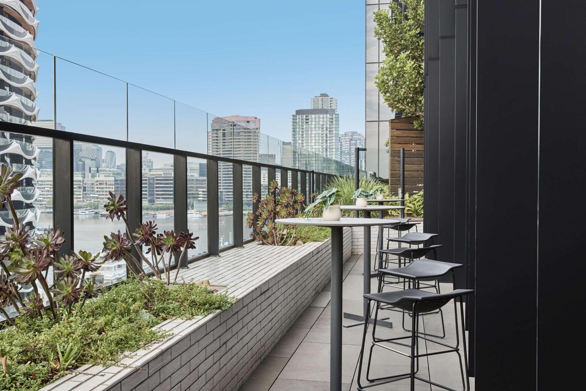 Vibe Hotel Melbourne Docklands Exterior foto