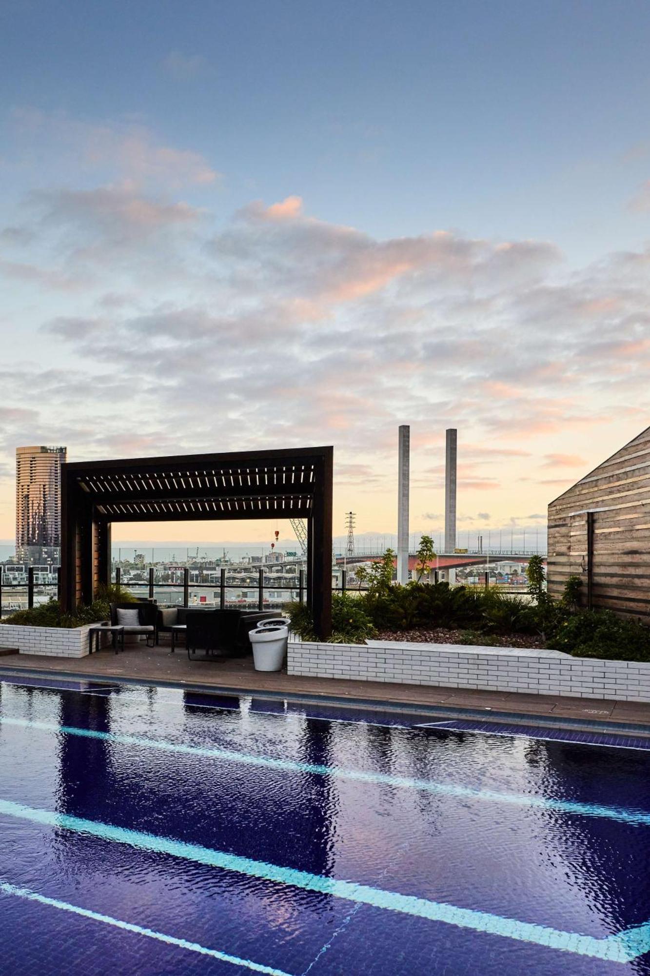Vibe Hotel Melbourne Docklands Exterior foto